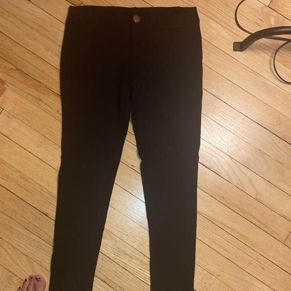 5 for $25 💸💸💸💸💸
Ci Sono Black Skinny Pants - Picture 4 of 7